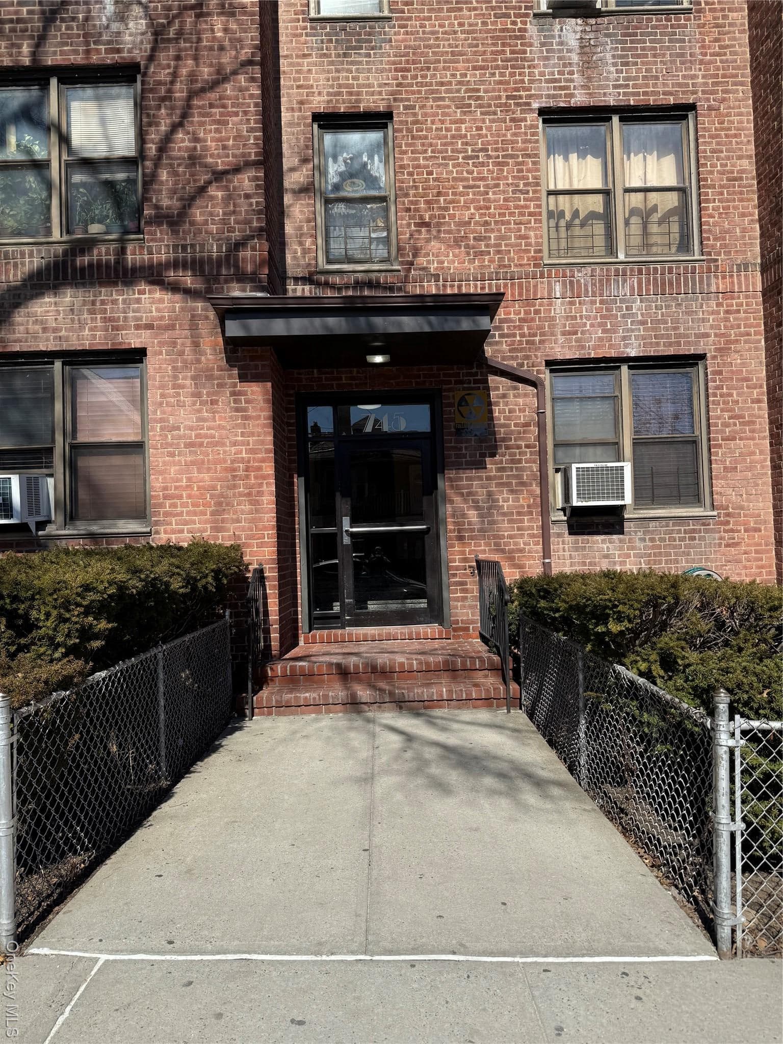745 E 231st Street Unit: 3F, Bronx
