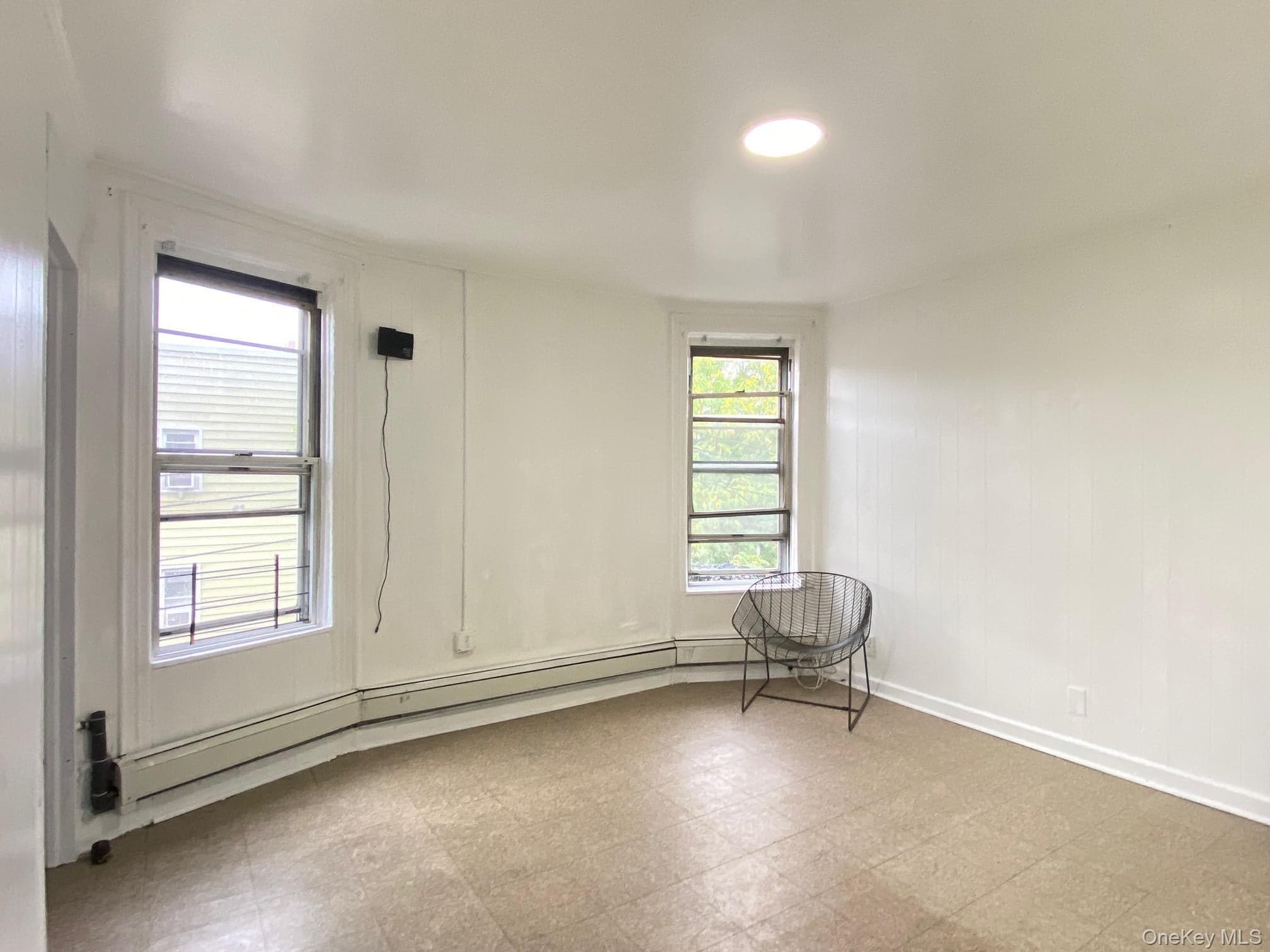 1463 Saint Lawrence Avenue thumbnail 7