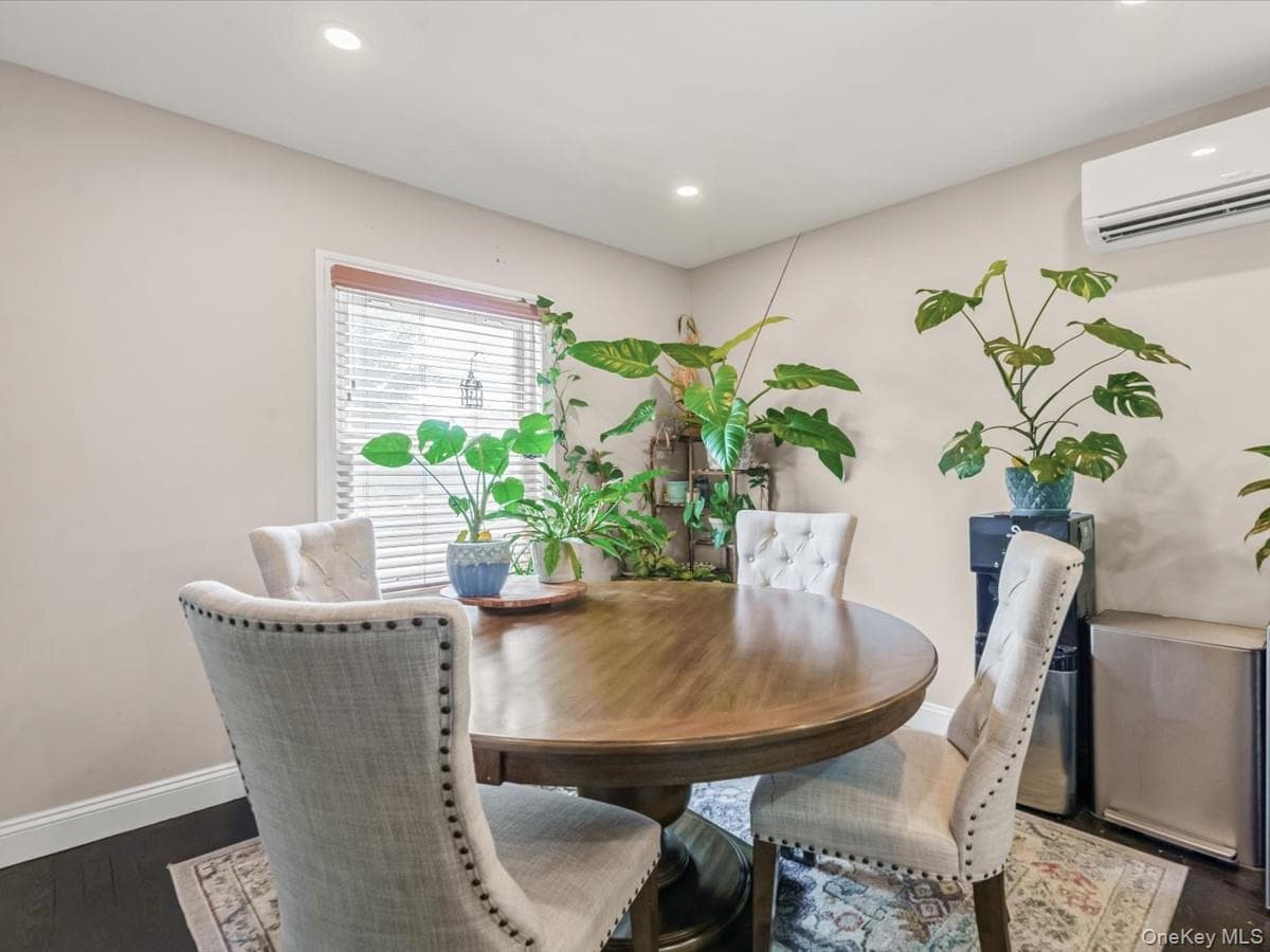 1517 Falmouth Avenue thumbnail 4