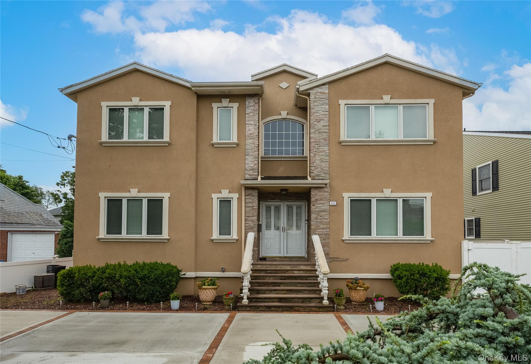 102 Davison Avenue thumbnail 3