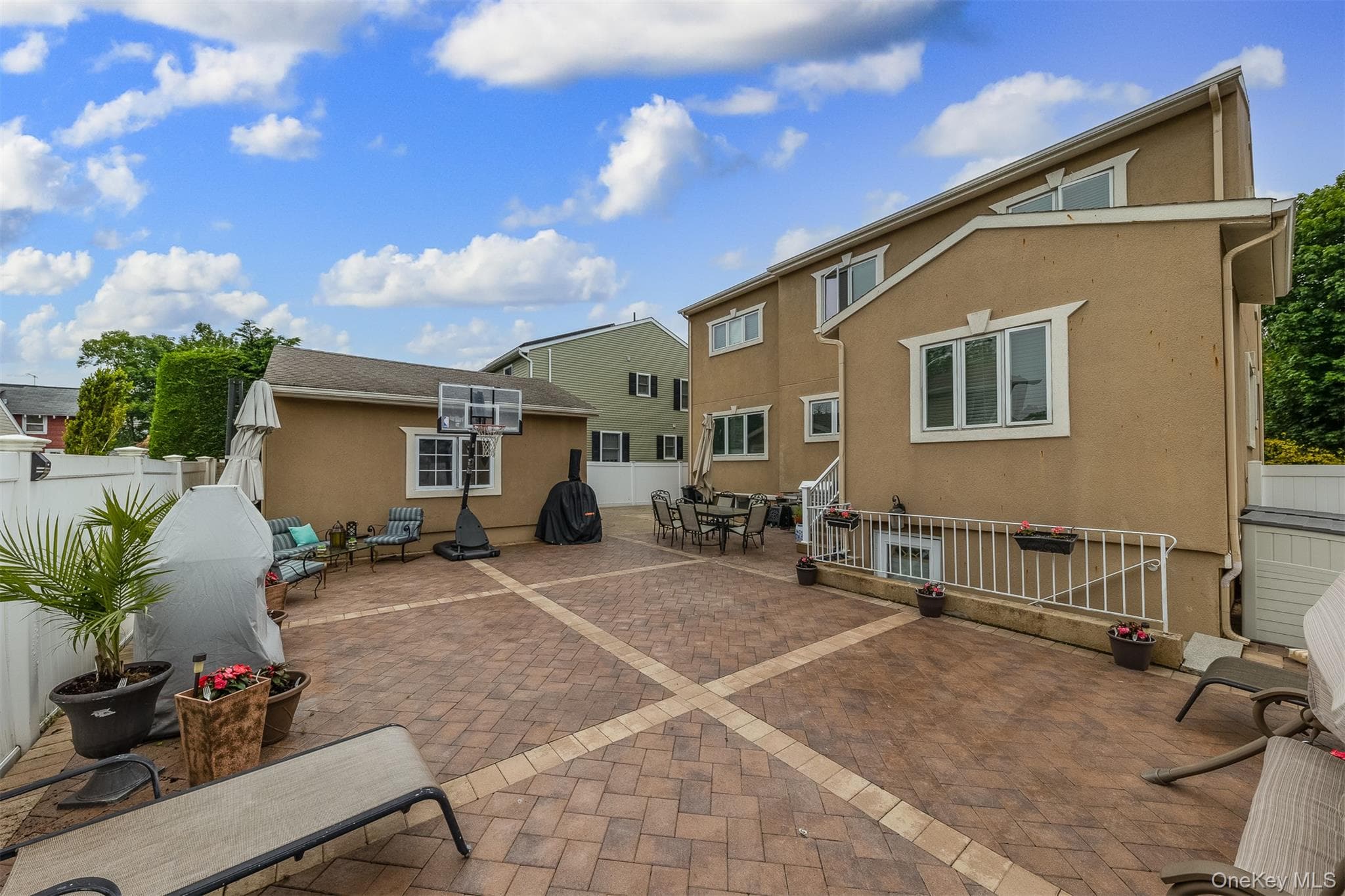 102 Davison Avenue thumbnail 26