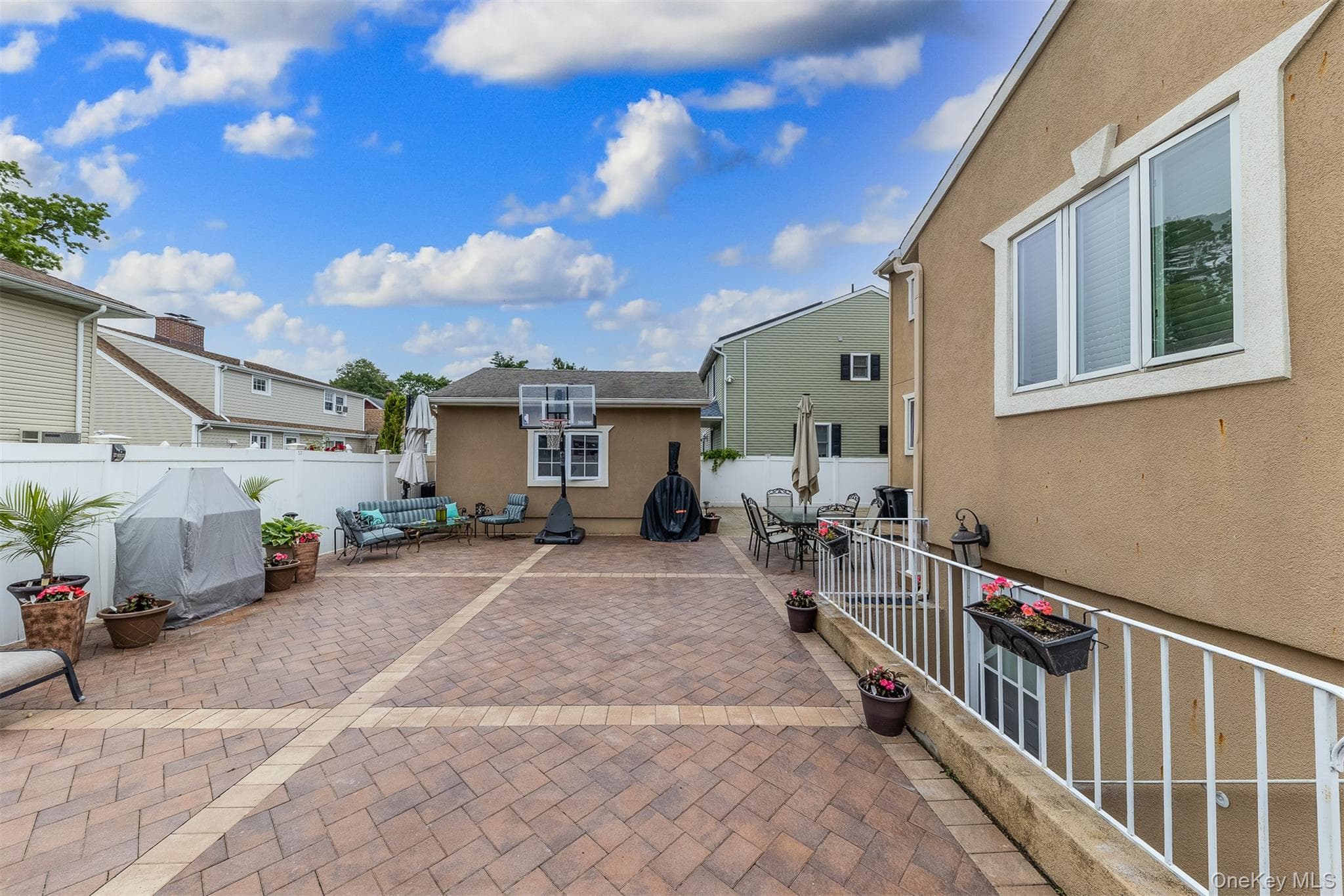 102 Davison Avenue thumbnail 25