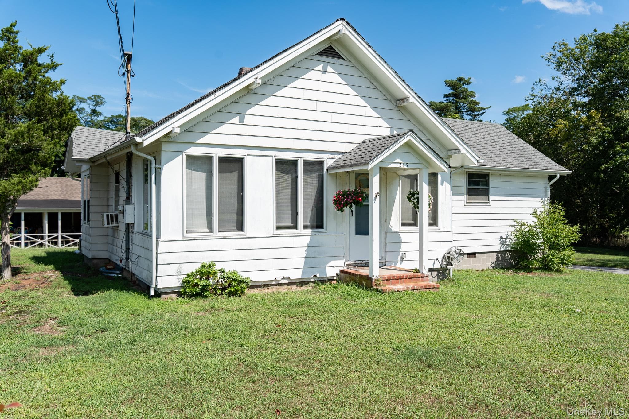 1405 Bay Avenue photo 1