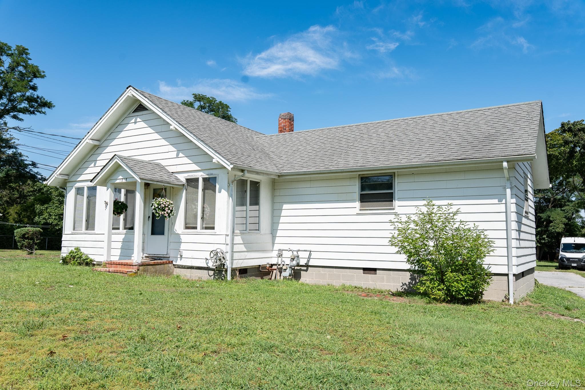 1405 Bay Avenue thumbnail 2