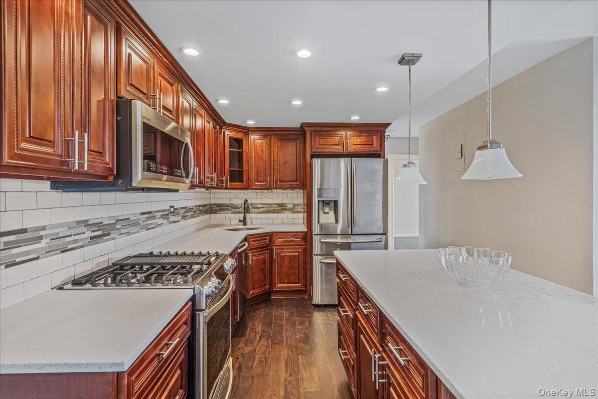 18-15 215th Street Unit: 10 P thumbnail 2
