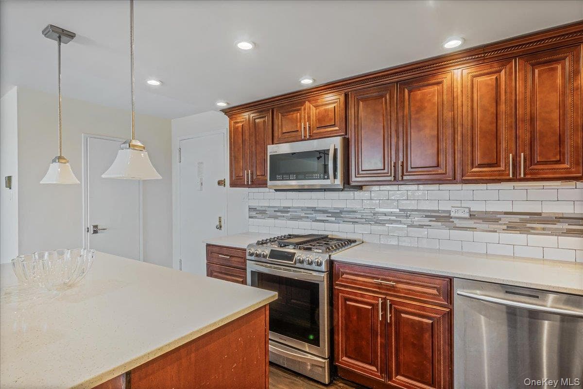 18-15 215th Street Unit: 10 P photo 1