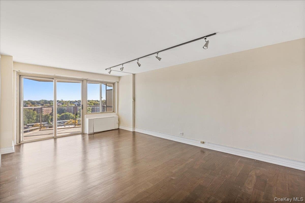 18-15 215th Street Unit: 10 P thumbnail 8