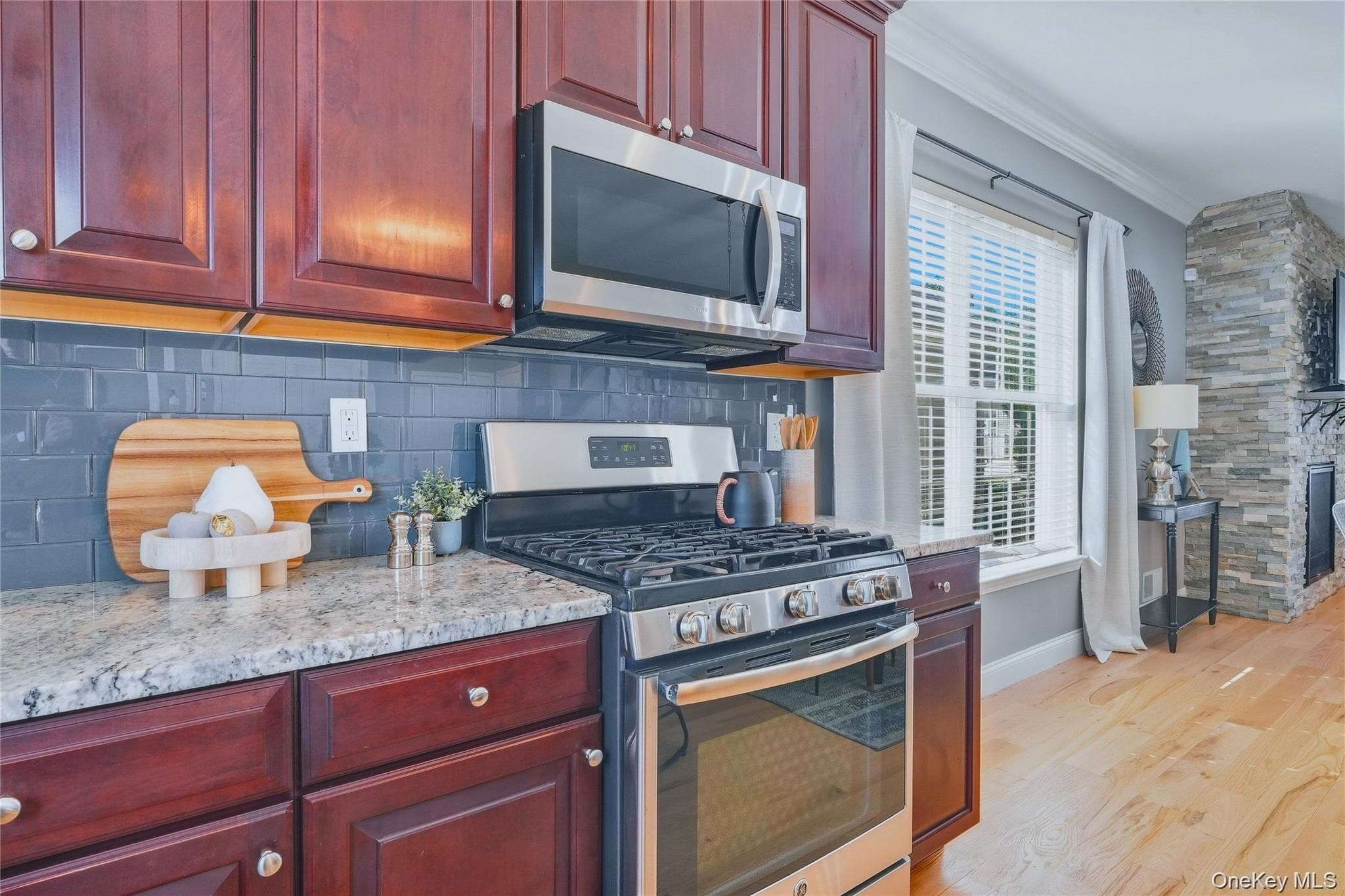 9 Emerson Terrace thumbnail 10