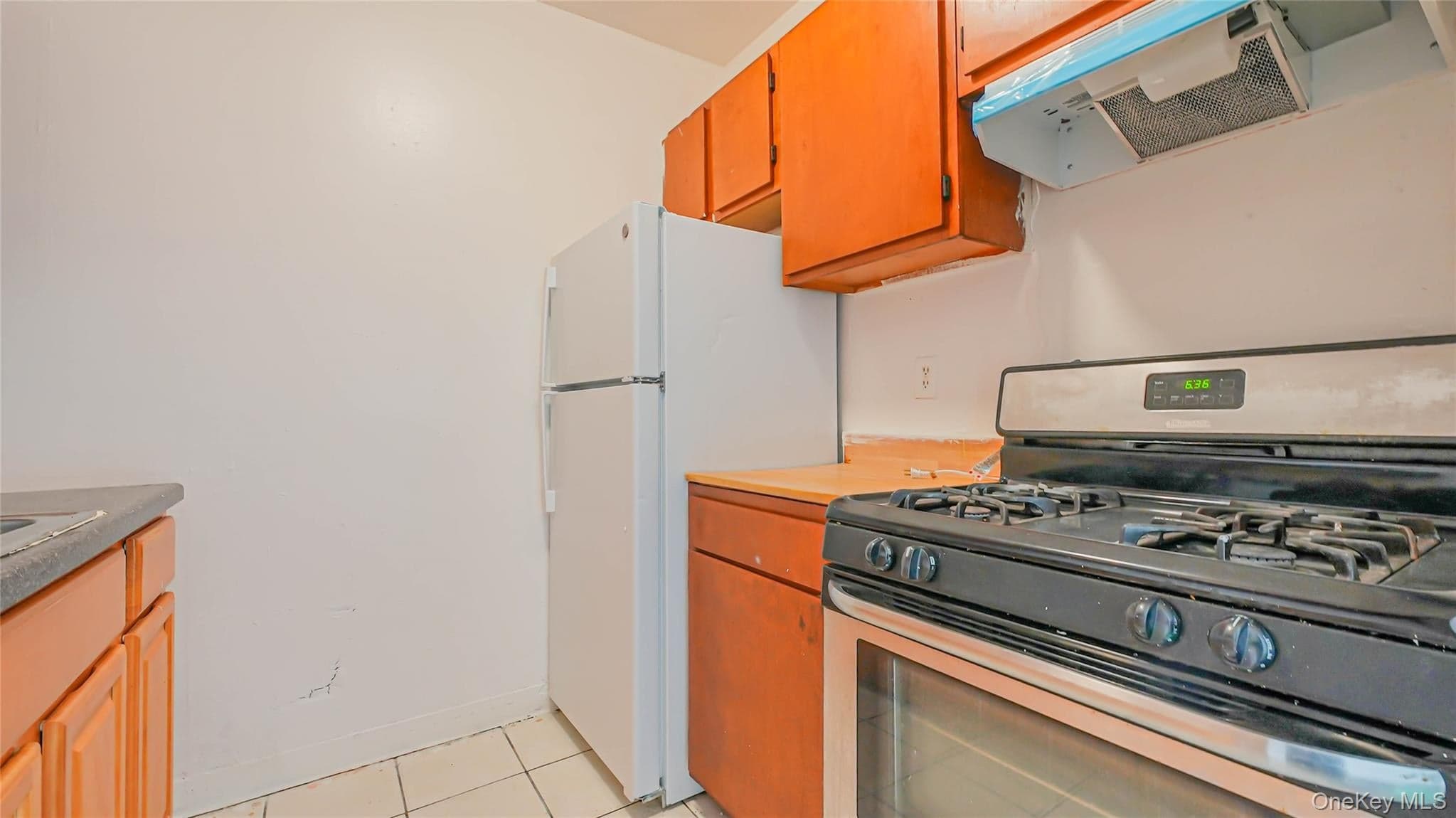 381 E 152nd Street thumbnail 5