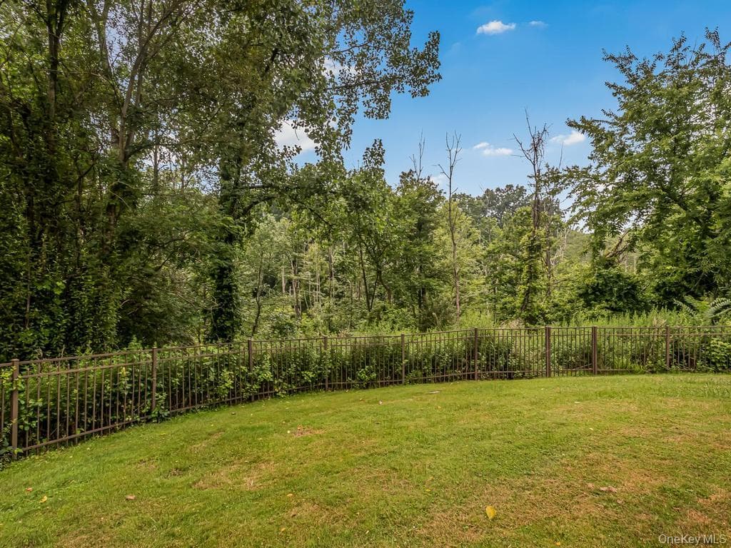 8 Fairgreen Court thumbnail 39