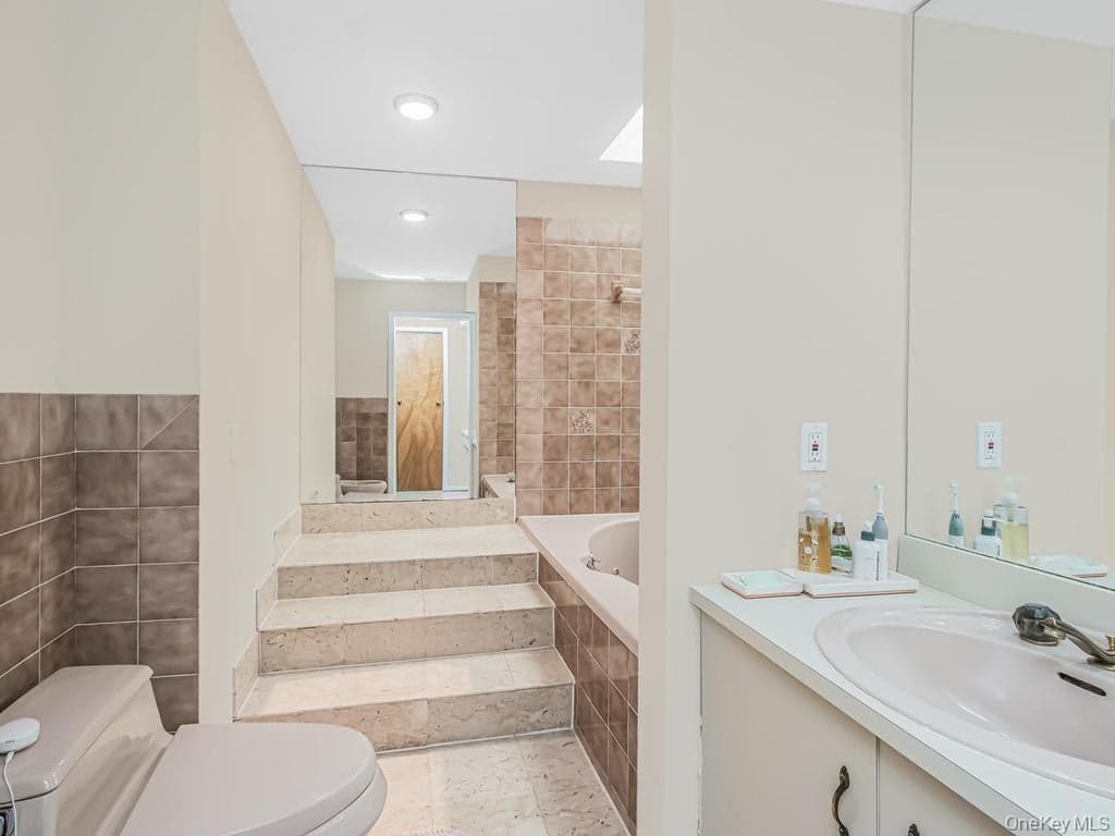 8 Fairgreen Court thumbnail 20