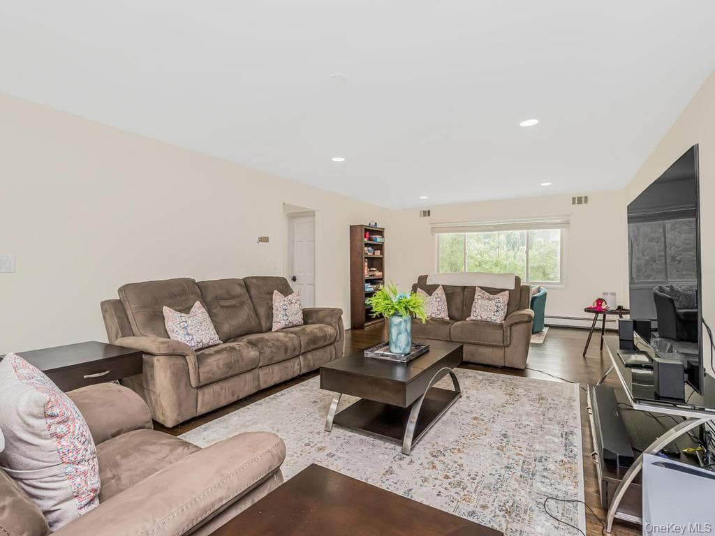 8 Fairgreen Court thumbnail 5
