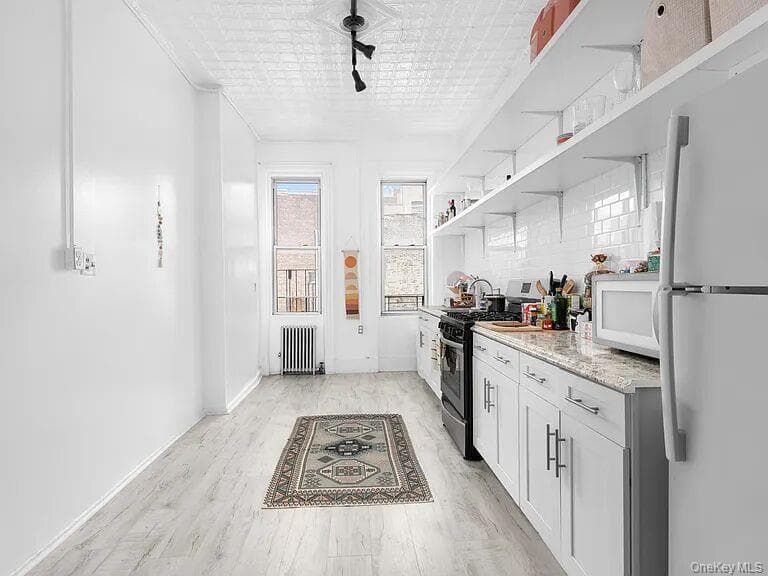181 Irving Avenue thumbnail 14