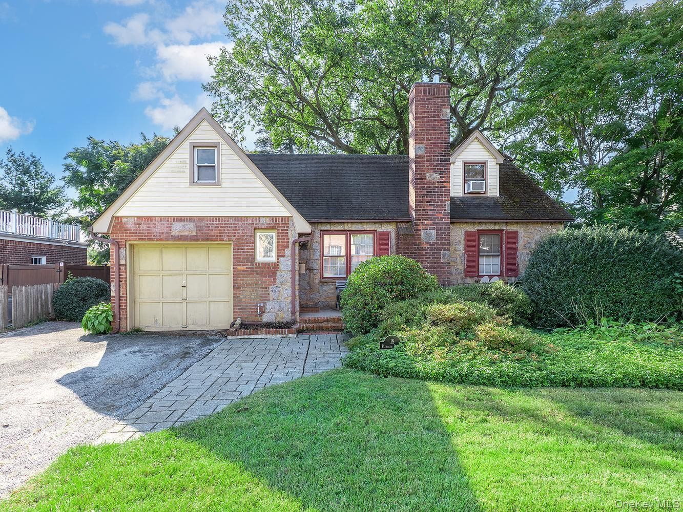 19 Plymouth Drive, Glen Head