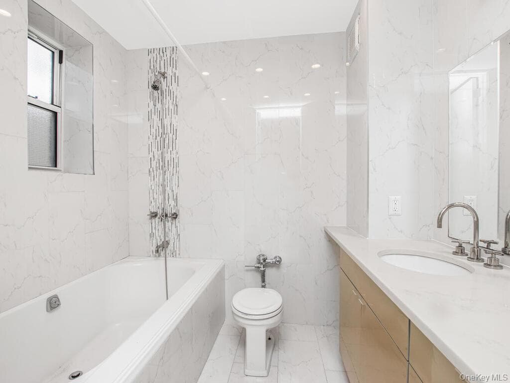6535 Broadway Unit: 2E thumbnail 9