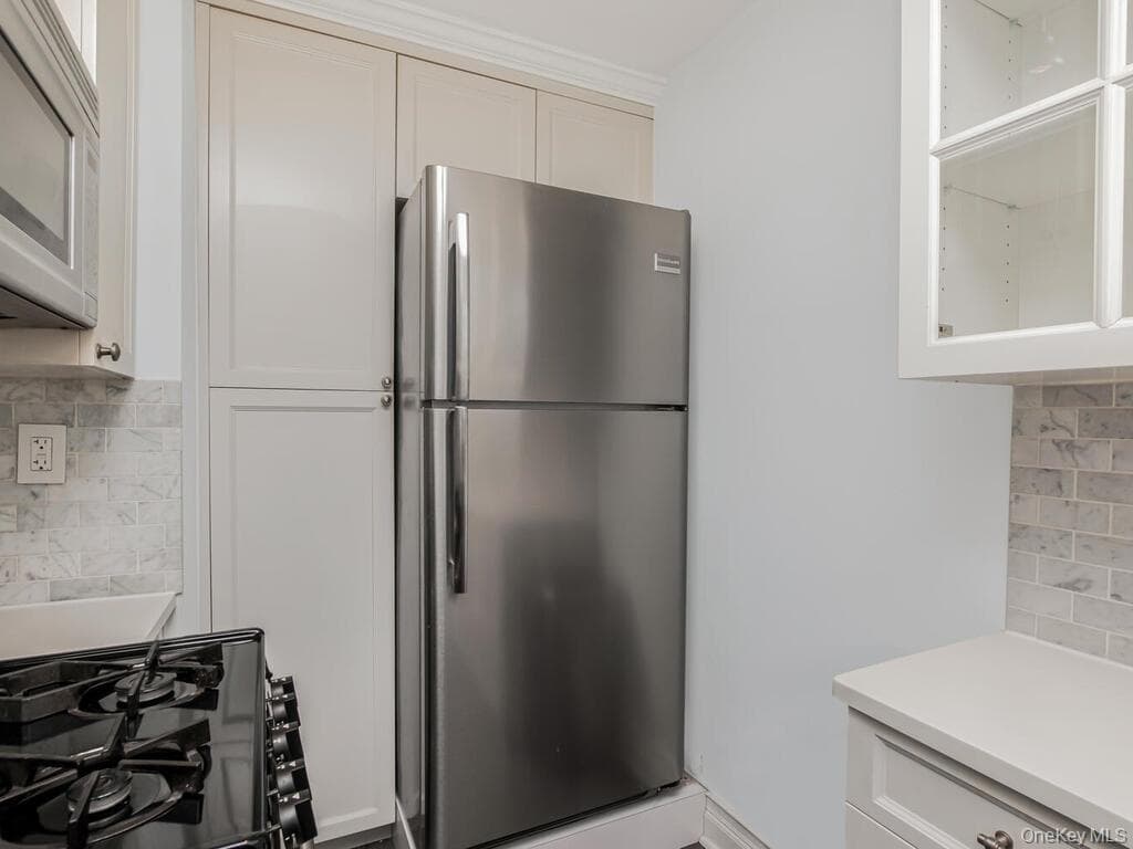 1332 Midland Avenue Unit: 3F thumbnail 11