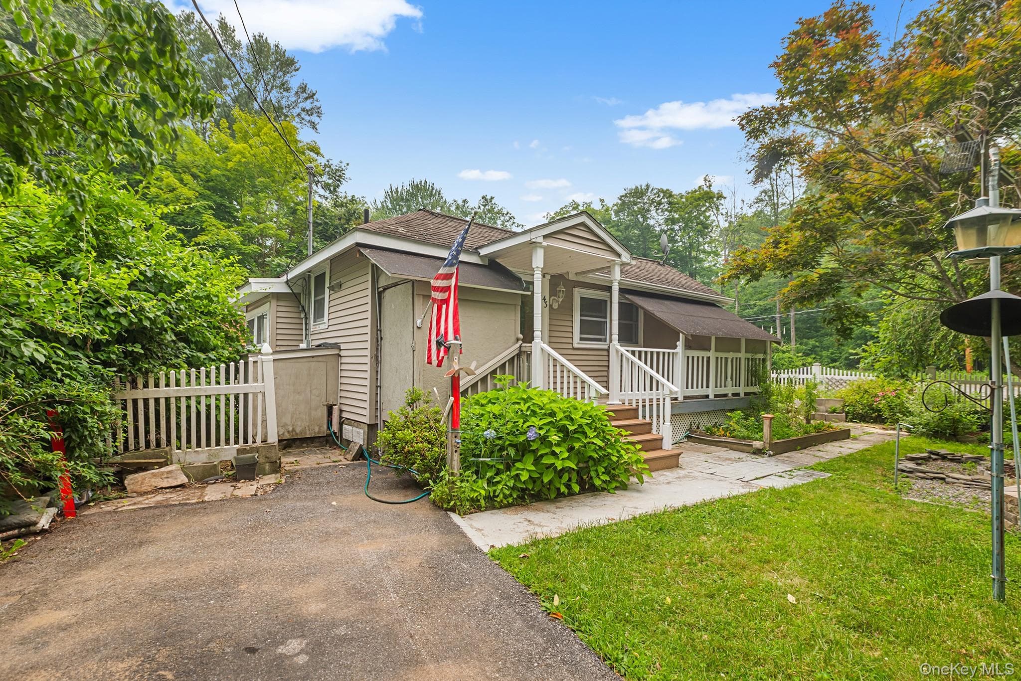 43 W Croton Drive thumbnail 2