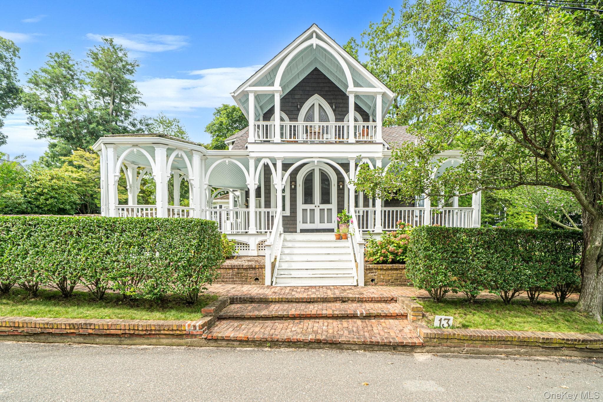 13 Spring Garden Avenue, Shelter Island Heights