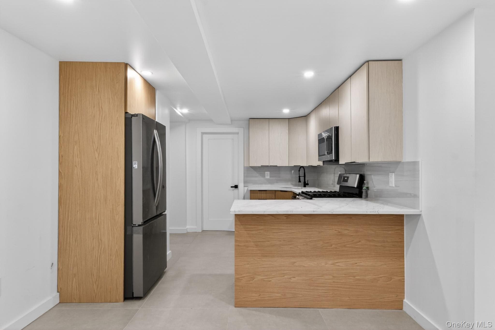 511 E 54th Street thumbnail 11