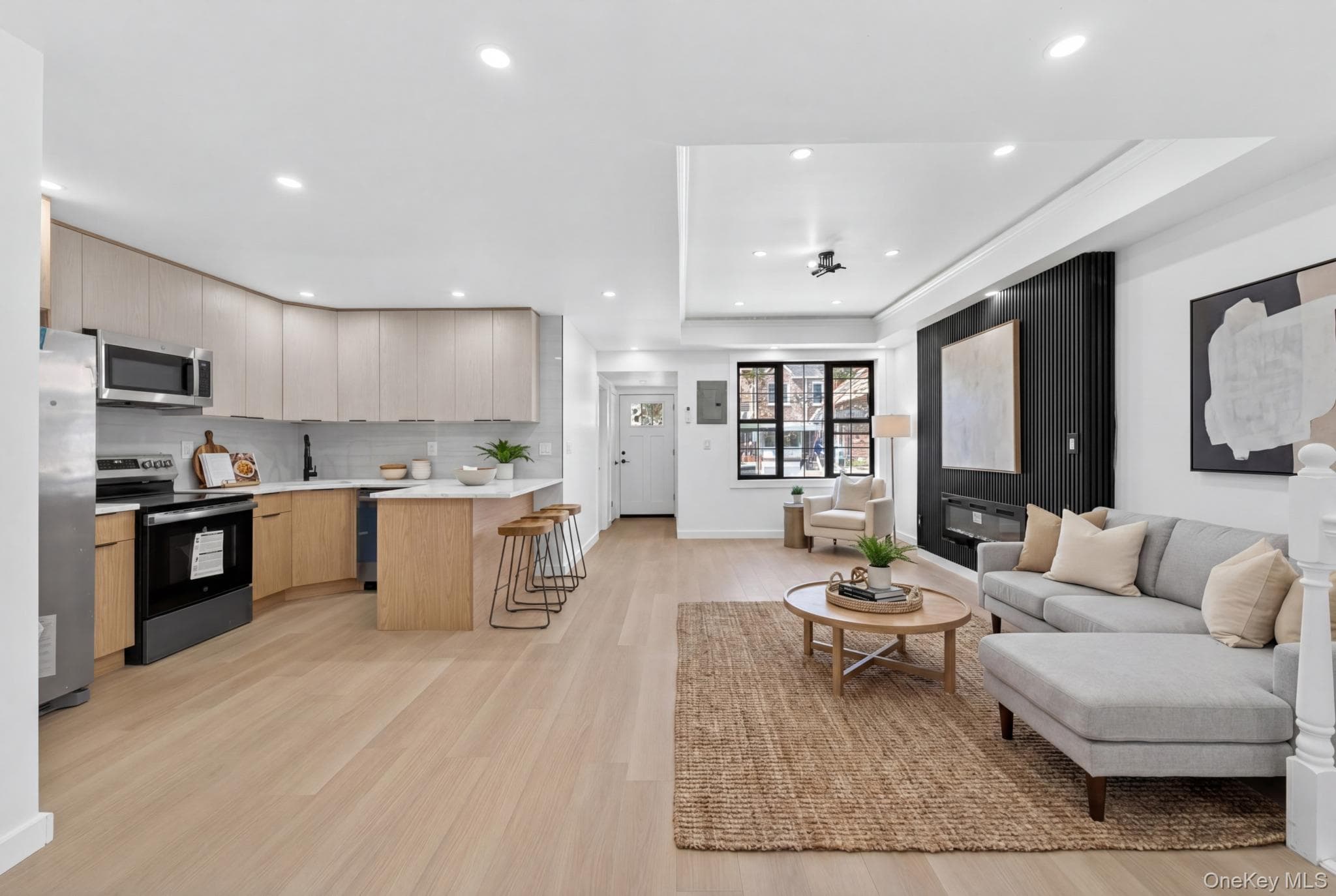 511 E 54th Street thumbnail 2
