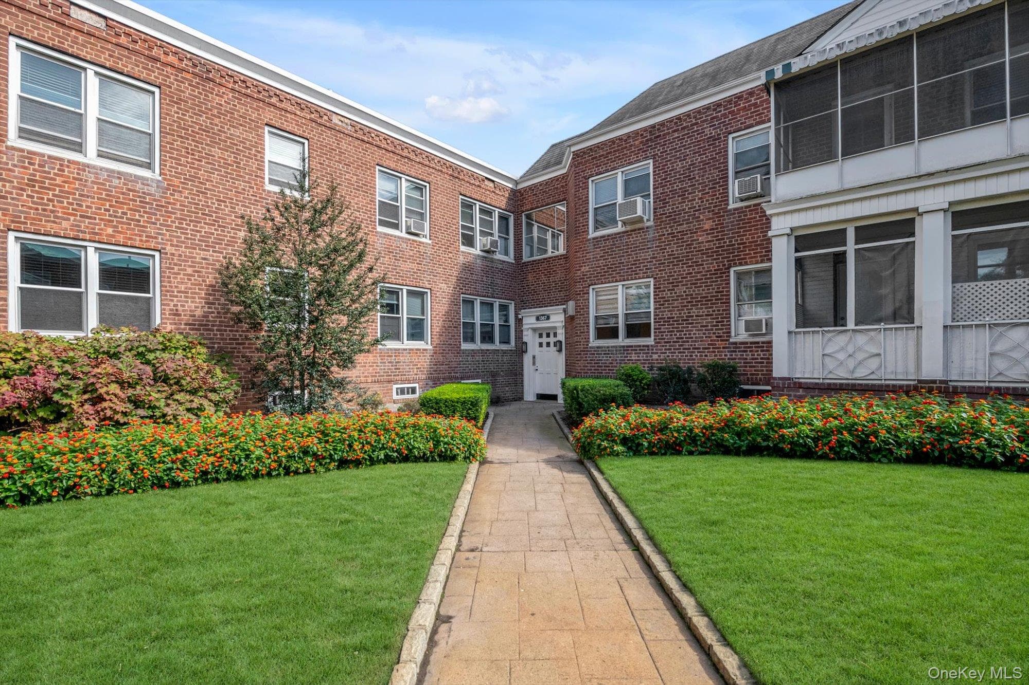 1367 Broadway Unit: B17 photo 1
