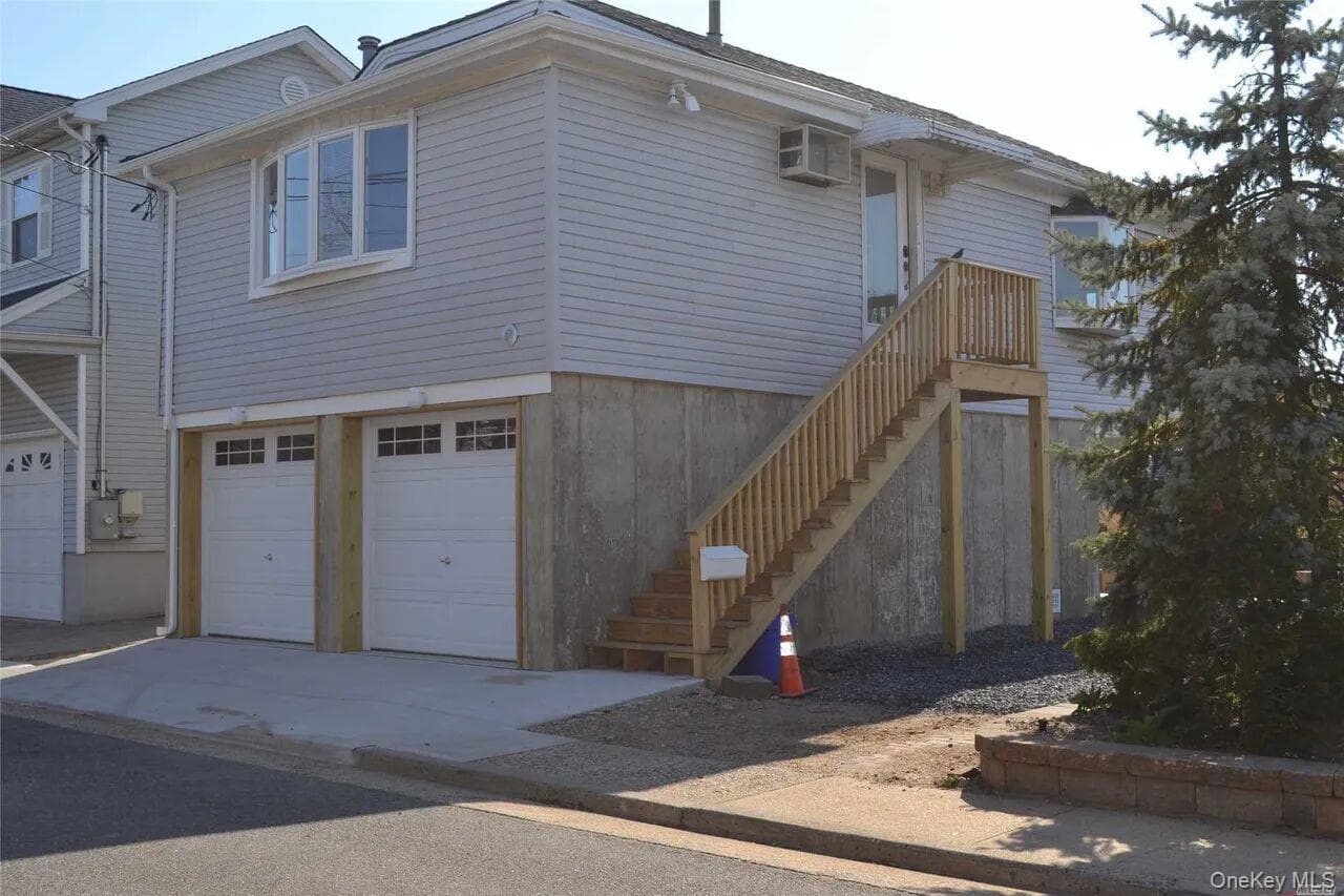172 Sportsmans Avenue, Freeport