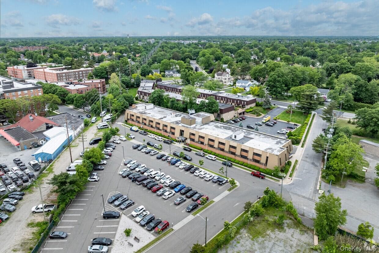230 Hilton Avenue Unit: 9 thumbnail 14