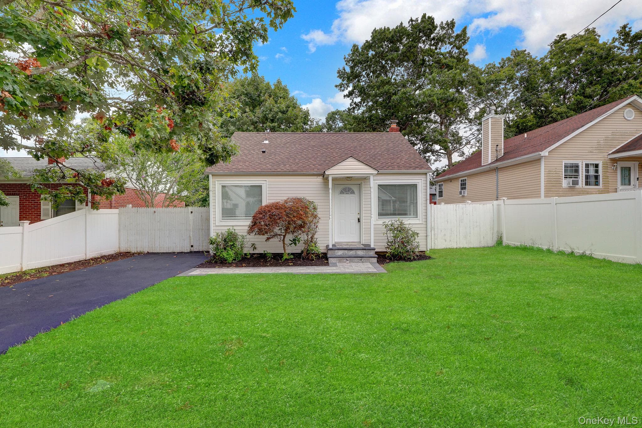 386 Tallwood Drive photo 1