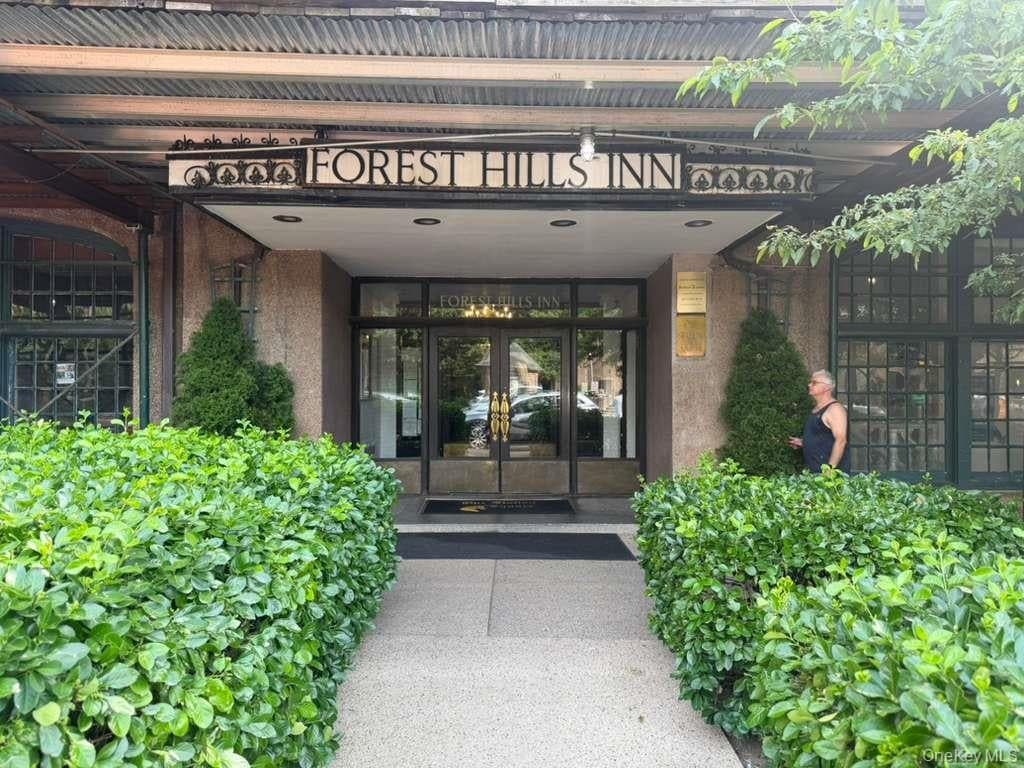 1 Station Square Unit: 411, Forest Hills