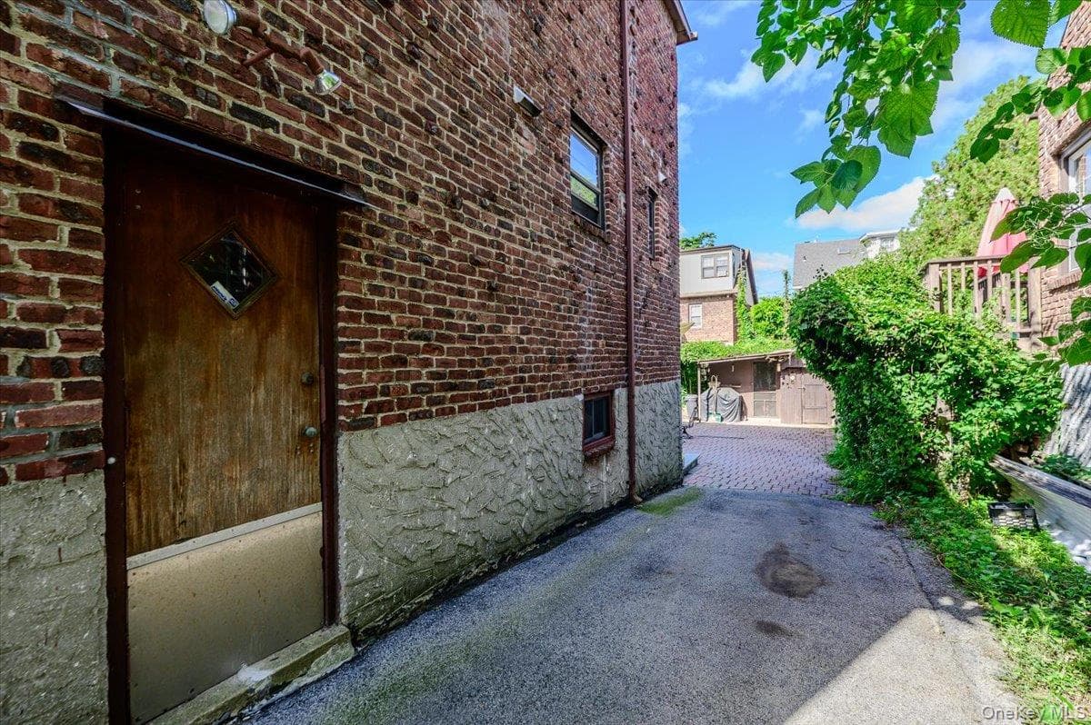 631 Kimball Avenue thumbnail 27