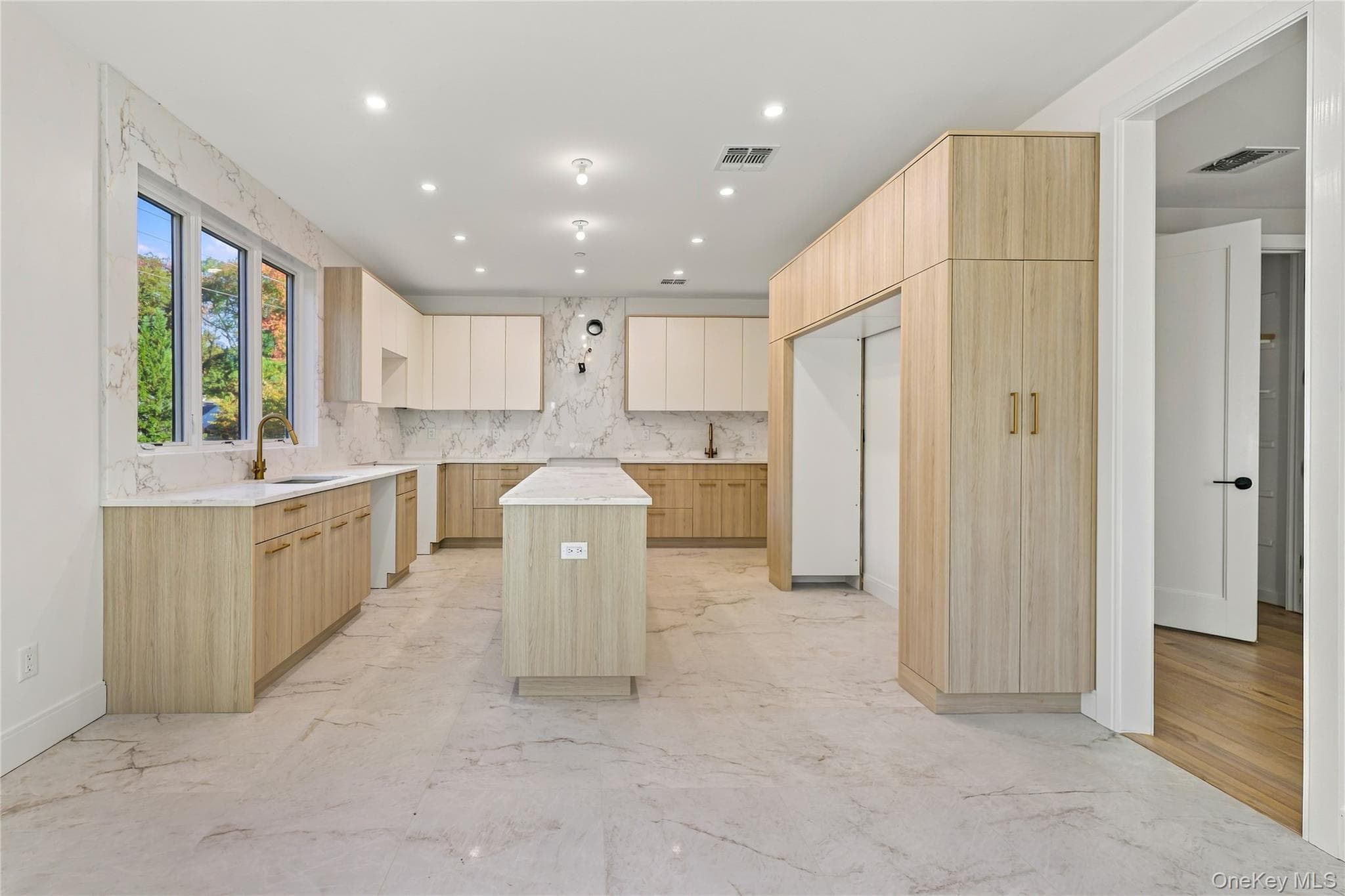 12 Sherman Drive Unit: 202 thumbnail 3