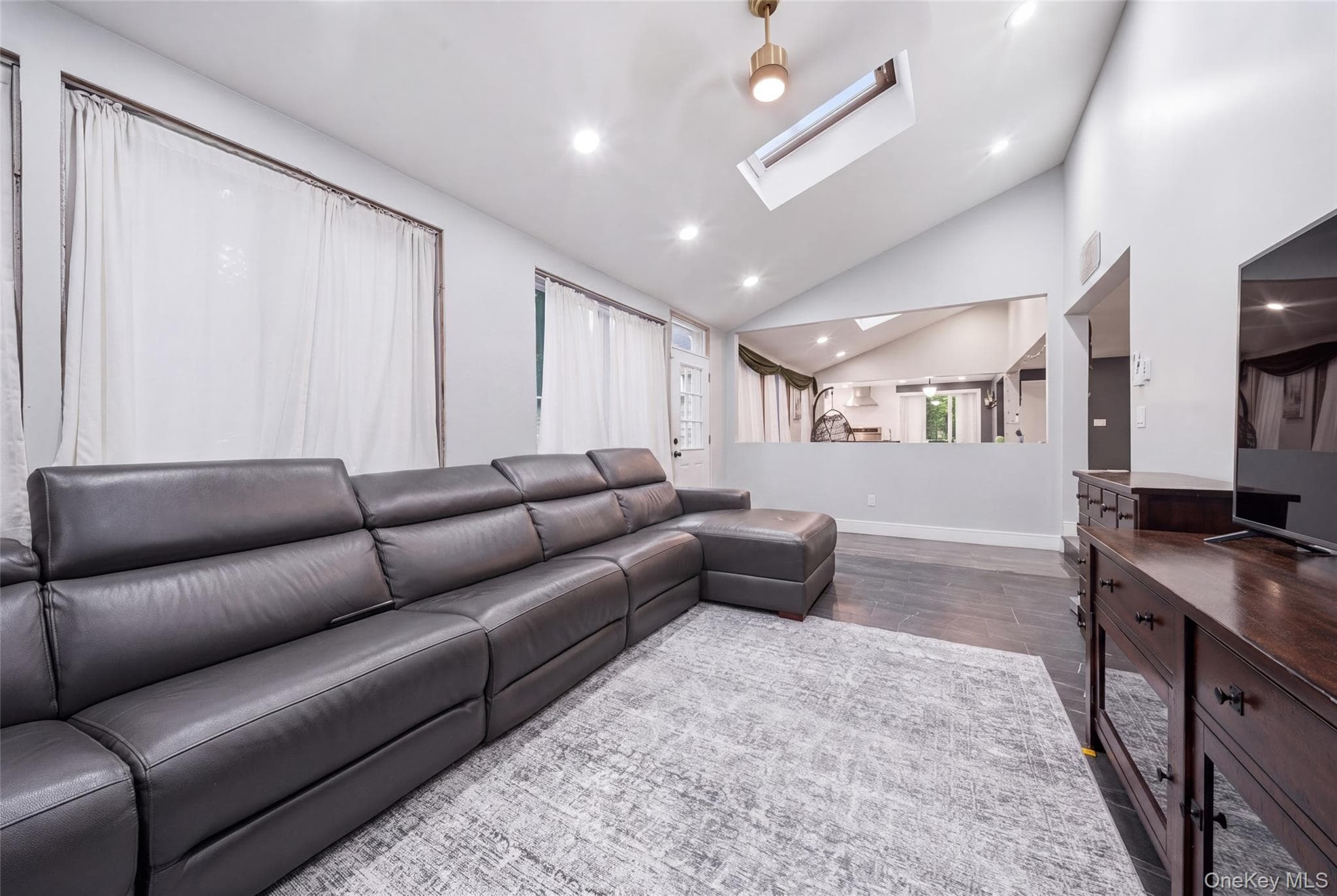 85 Nassau Drive thumbnail 15