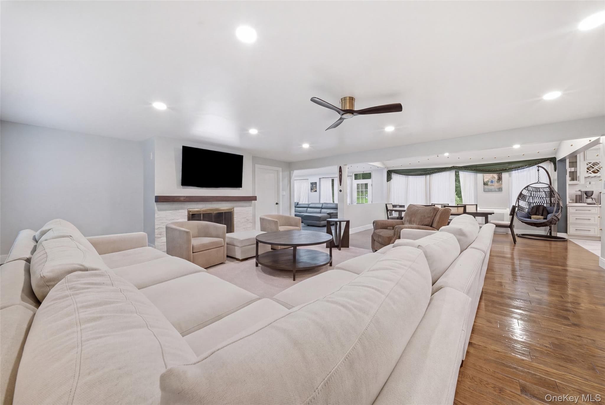 85 Nassau Drive thumbnail 17