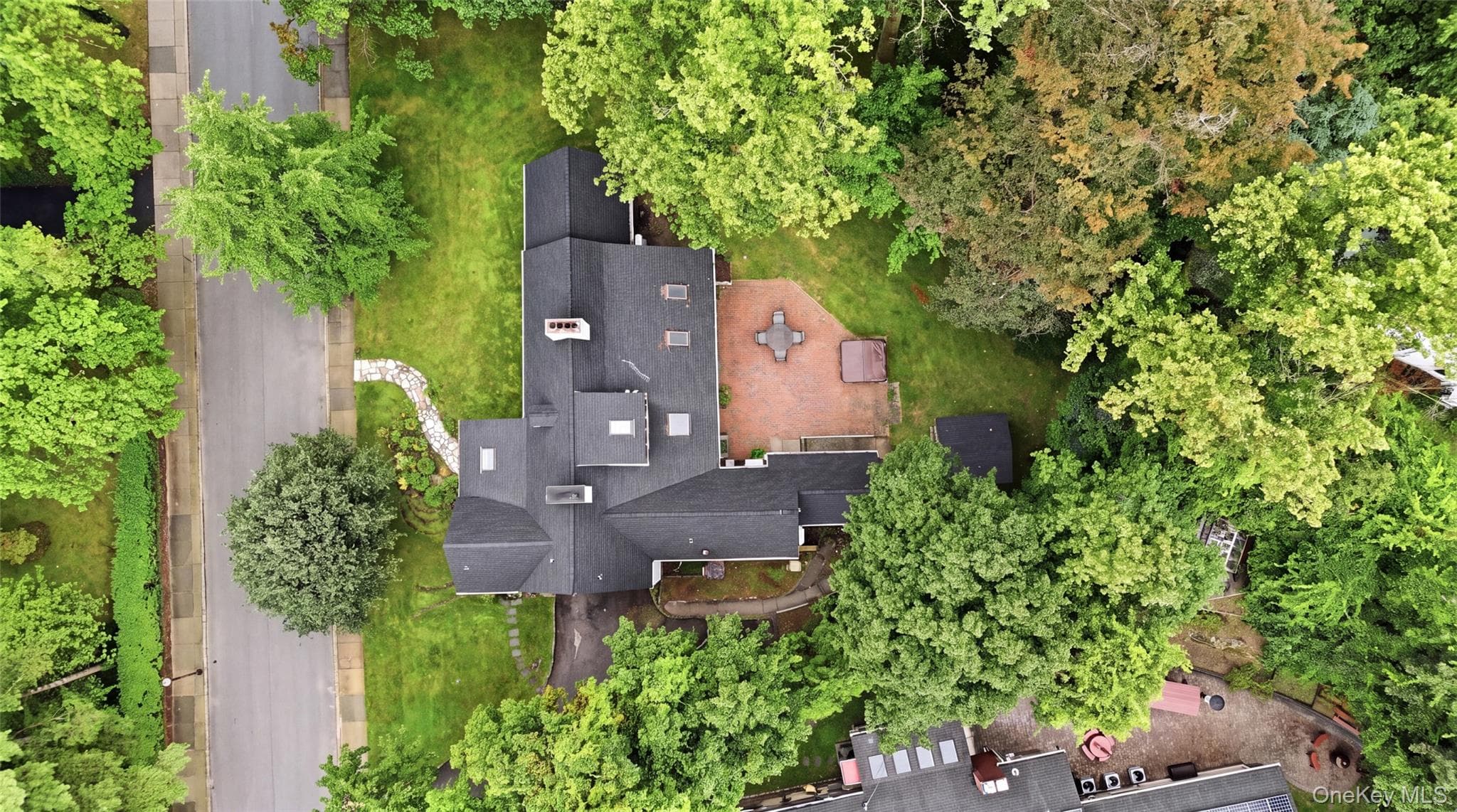 85 Nassau Drive thumbnail 31