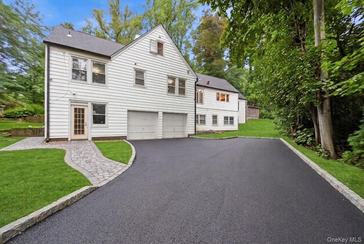 85 Nassau Drive thumbnail 2