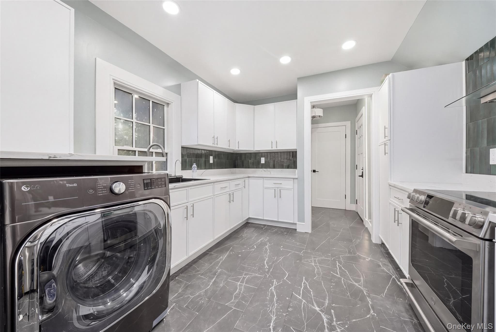 85 Nassau Drive thumbnail 26