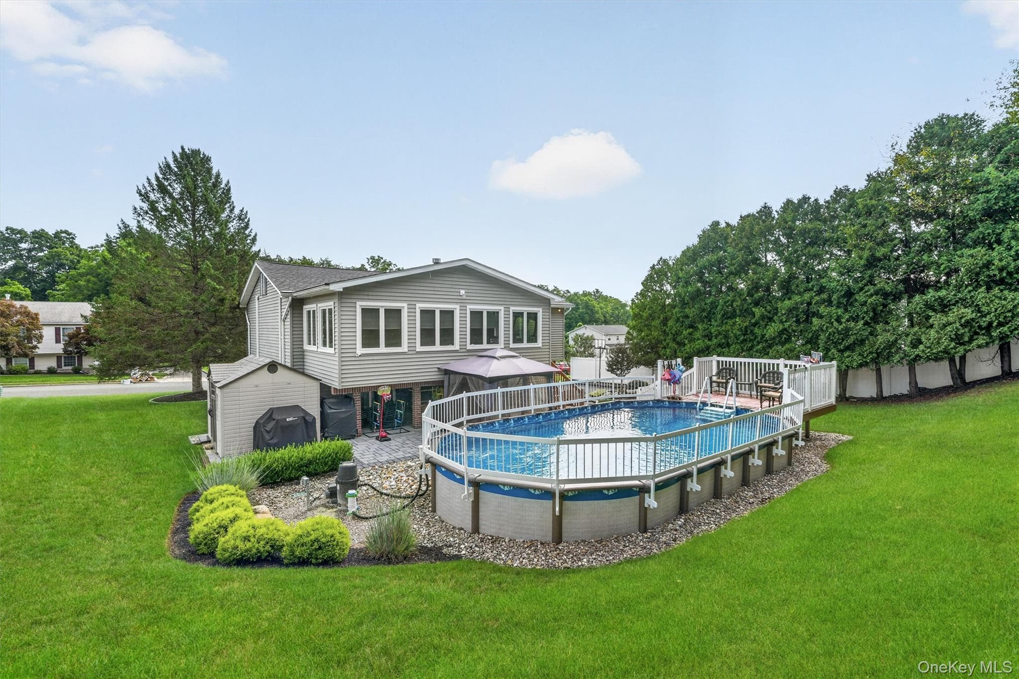 10 Pine Drive photo 1