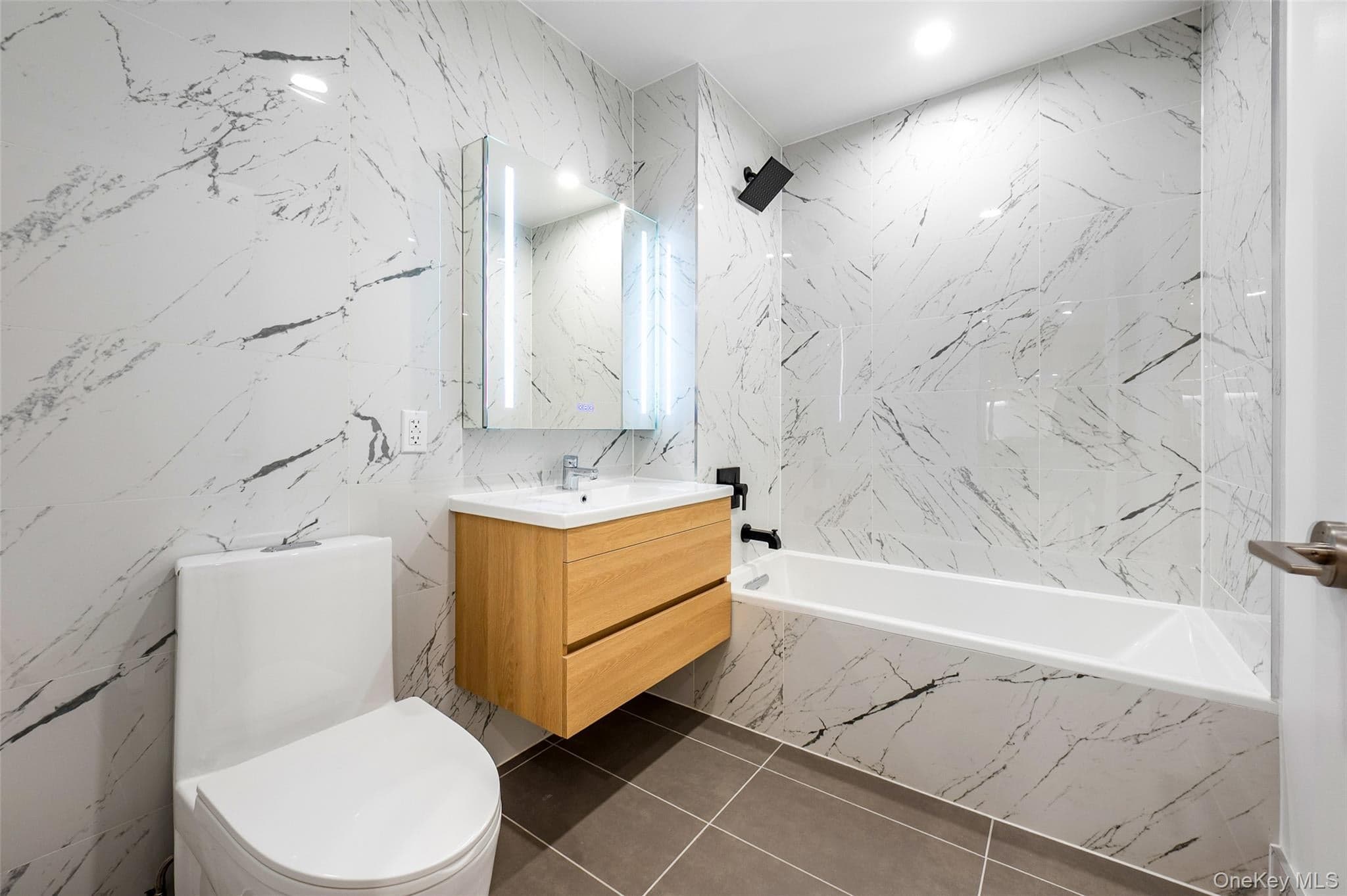 150-02 Northern Boulevard Unit: 3L thumbnail 9