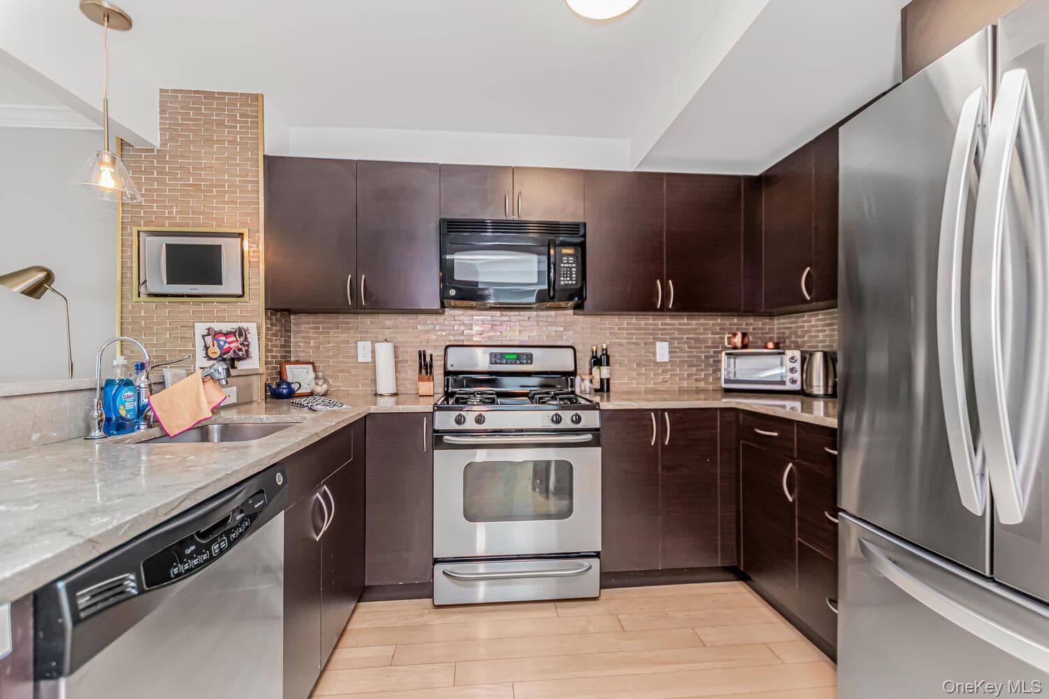 1490 Outlook Avenue Unit: 1D thumbnail 4