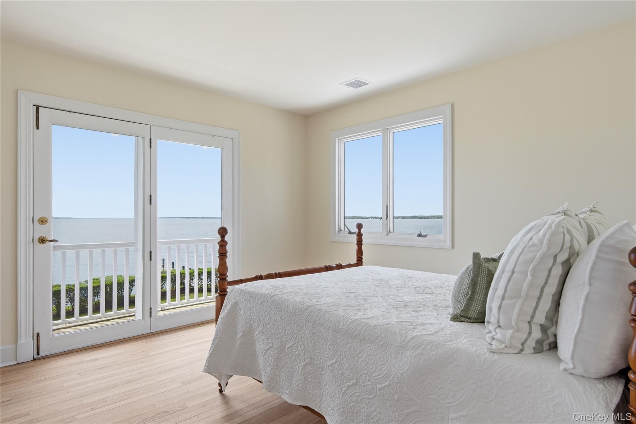 90 Peconic Avenue thumbnail 25