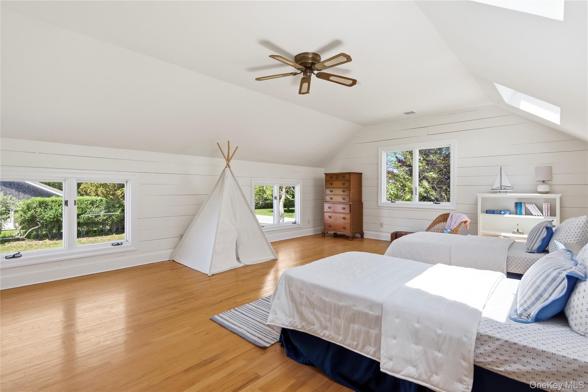 90 Peconic Avenue thumbnail 29