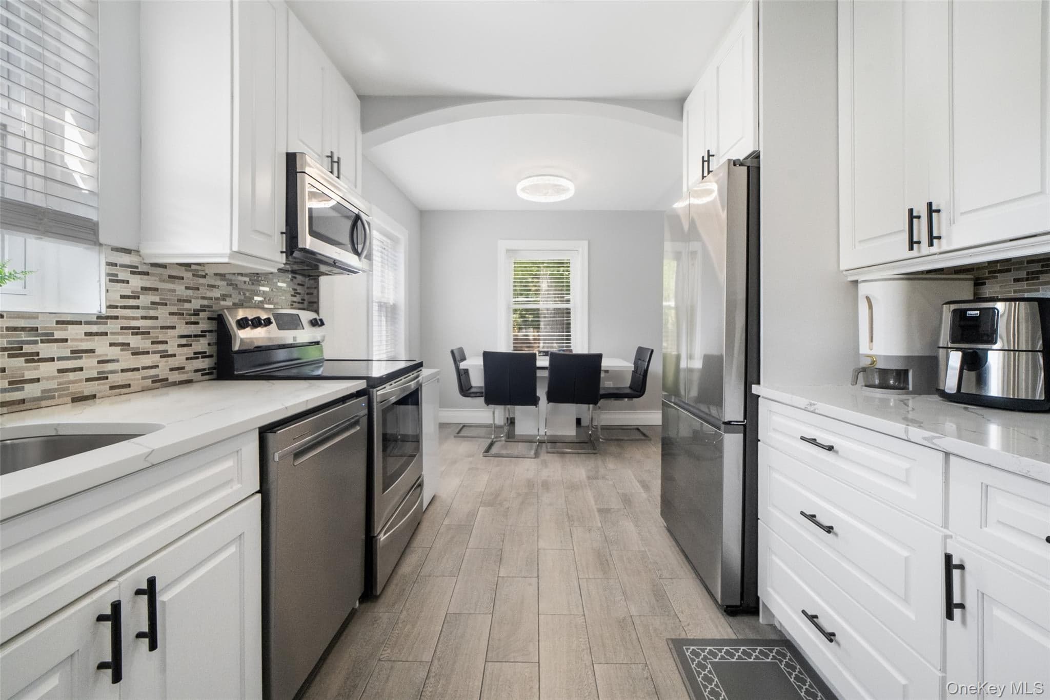 1090 Midland Avenue thumbnail 5