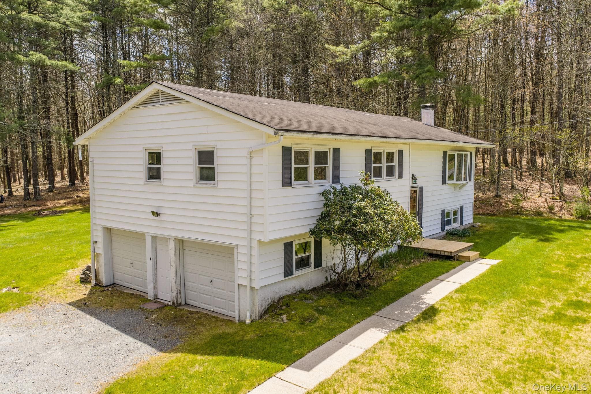 87 Airport Road photo 1