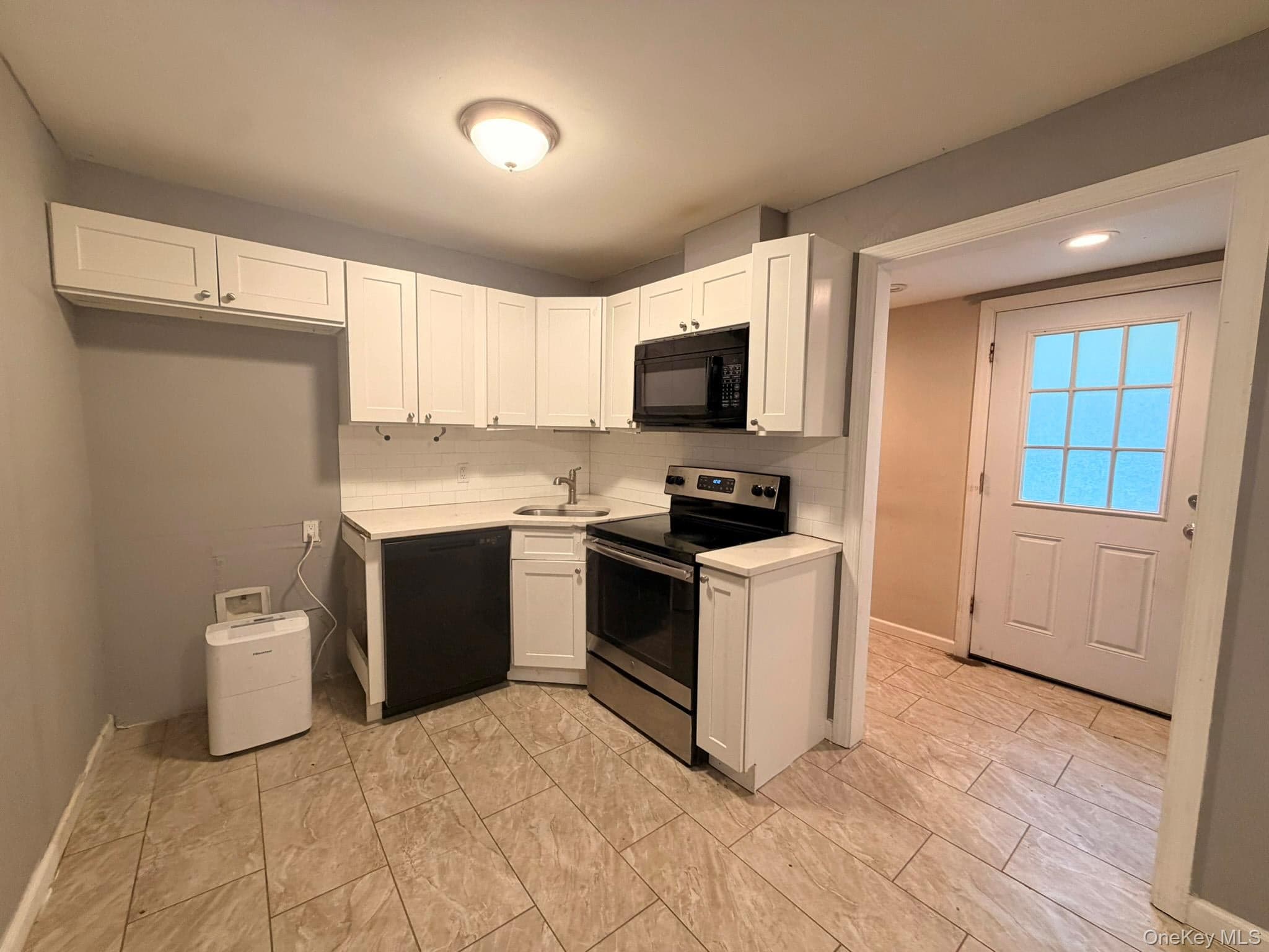 93 Lynbrook Drive thumbnail 7