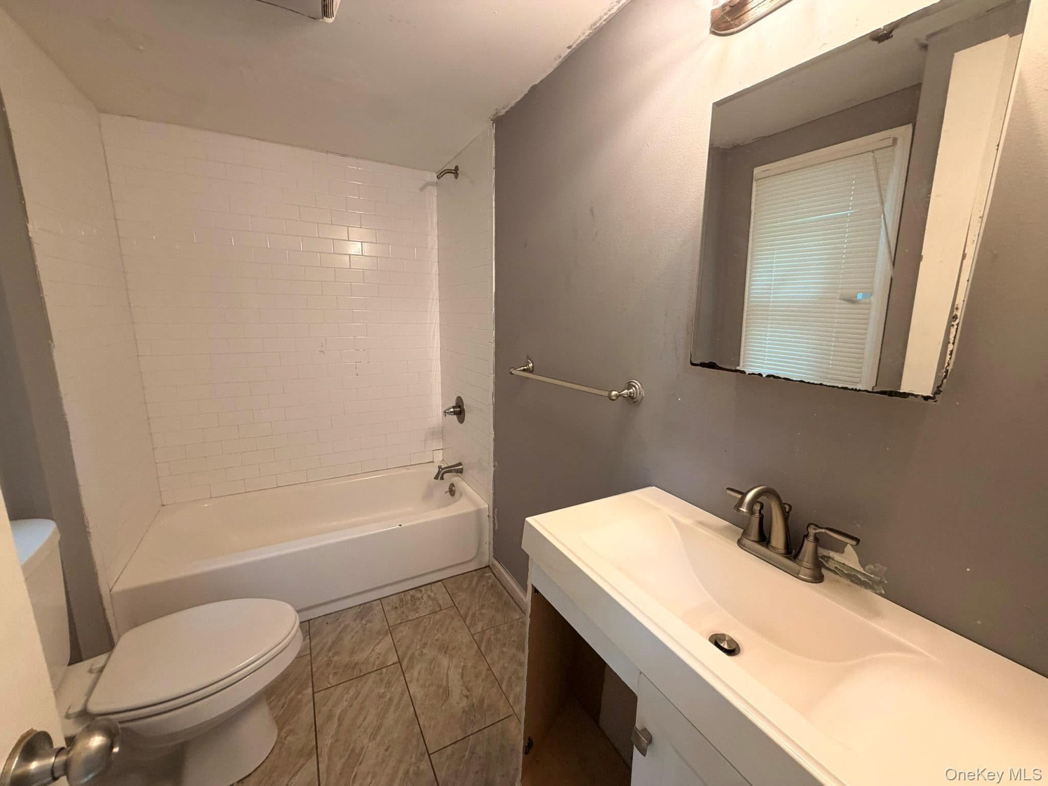 93 Lynbrook Drive thumbnail 9