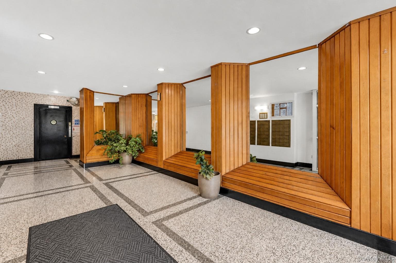 180 Van Cortlandt Park Unit: 5C thumbnail 2