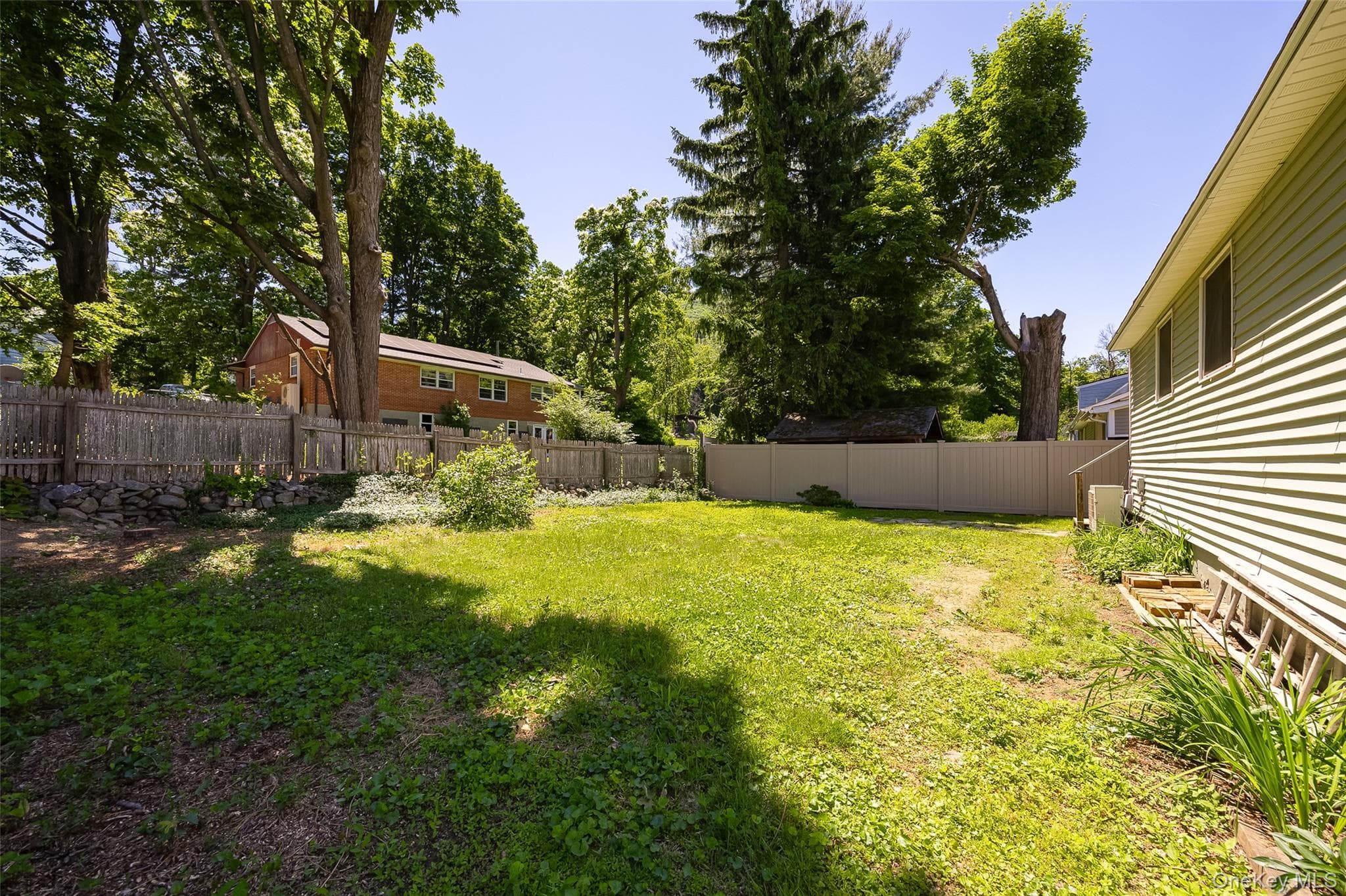 22 Howland Avenue thumbnail 25