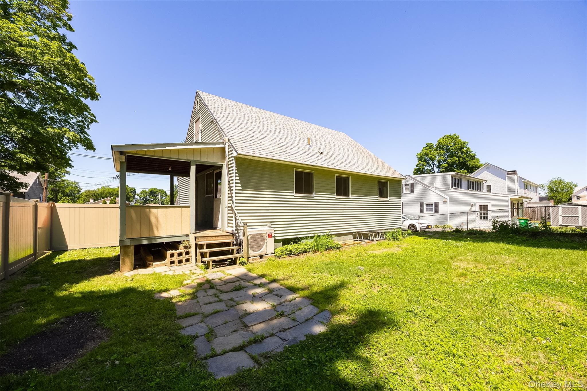 22 Howland Avenue thumbnail 23