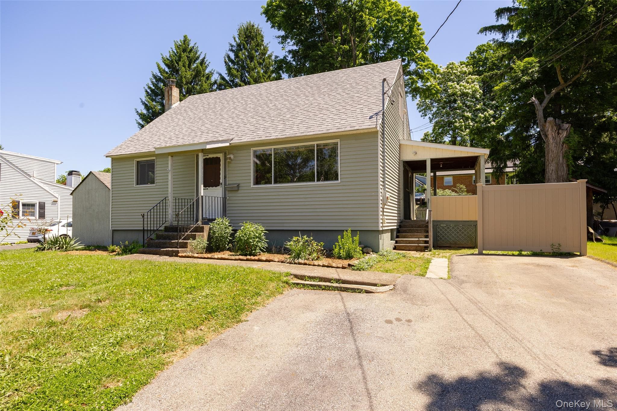 22 Howland Avenue thumbnail 2