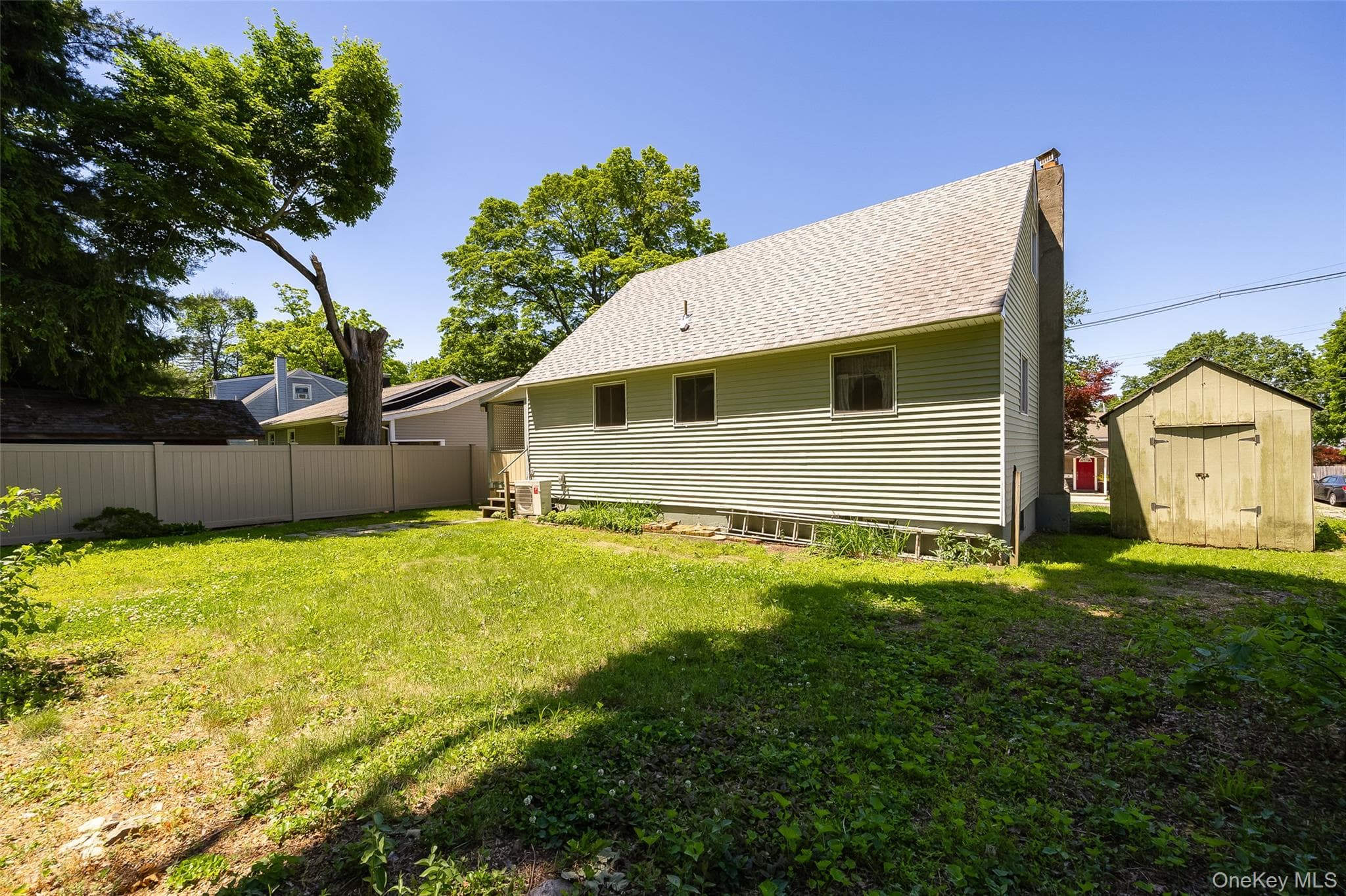 22 Howland Avenue thumbnail 24